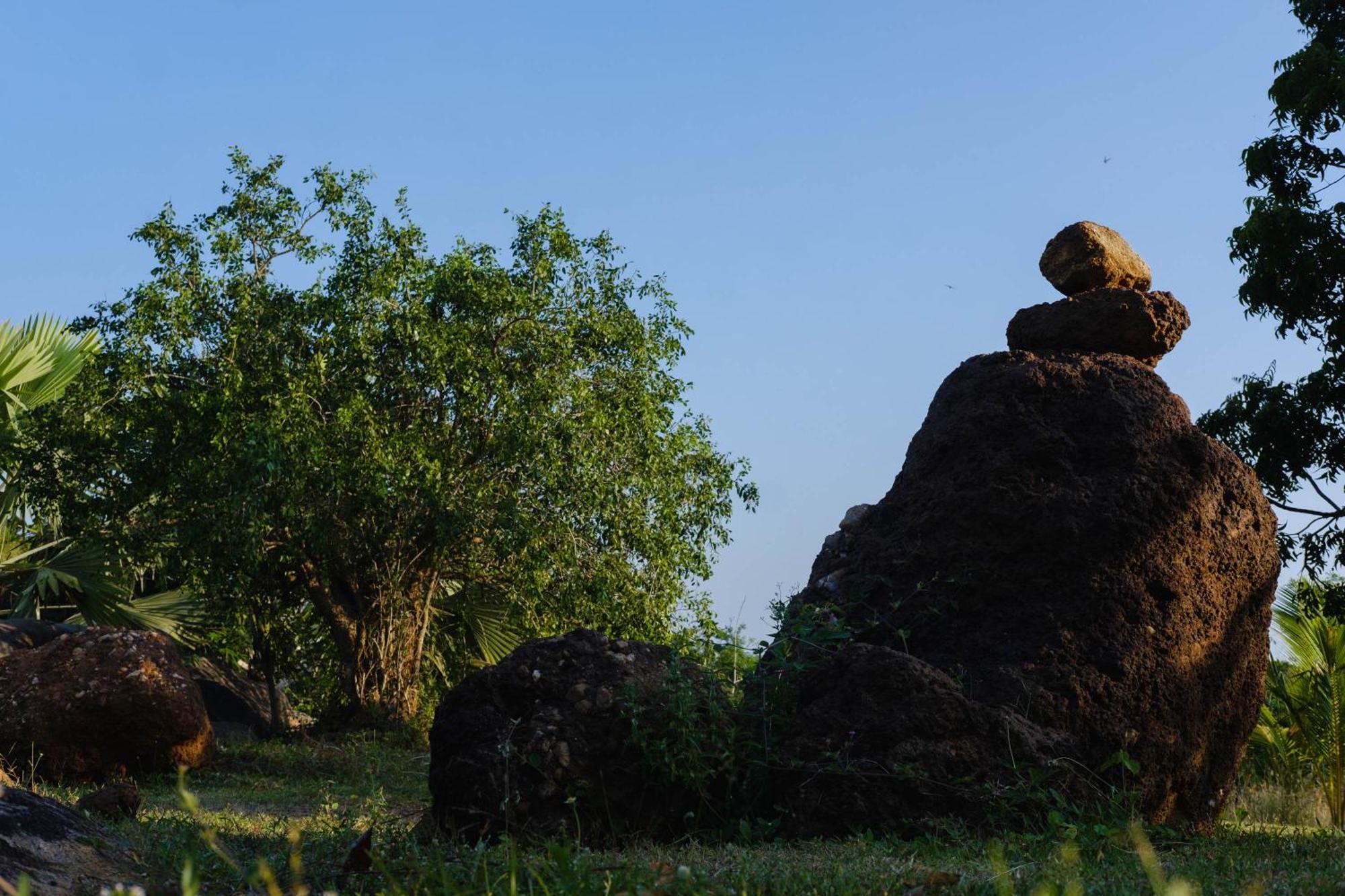 Treasure Rock Bed & Breakfast Kirinda  Exterior foto