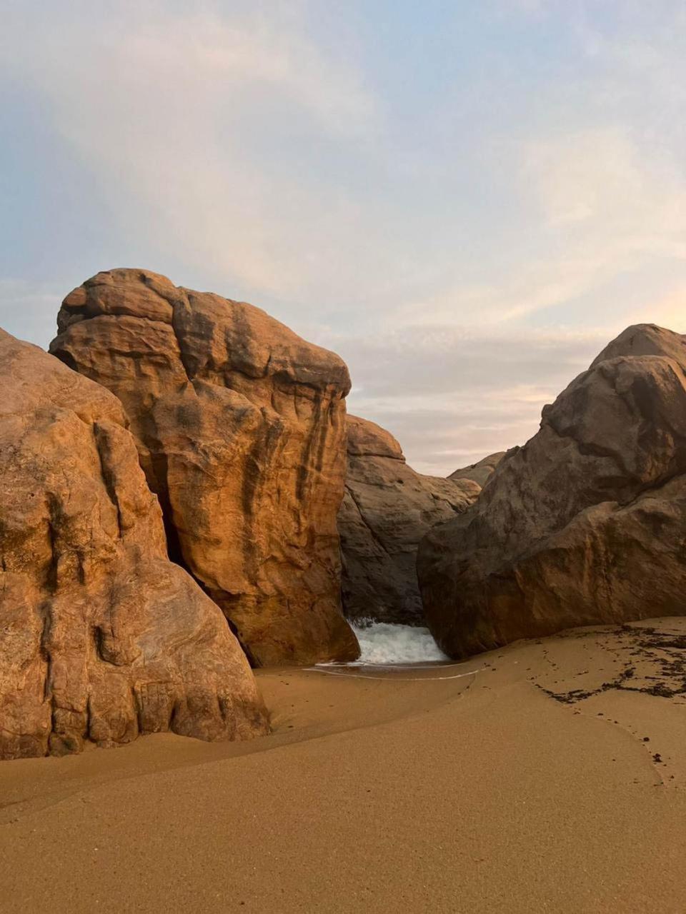 Treasure Rock Bed & Breakfast Kirinda  Exterior foto