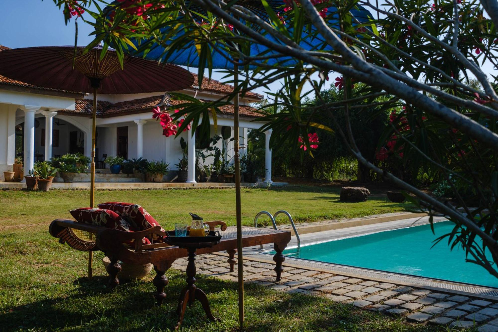 Treasure Rock Bed & Breakfast Kirinda  Exterior foto