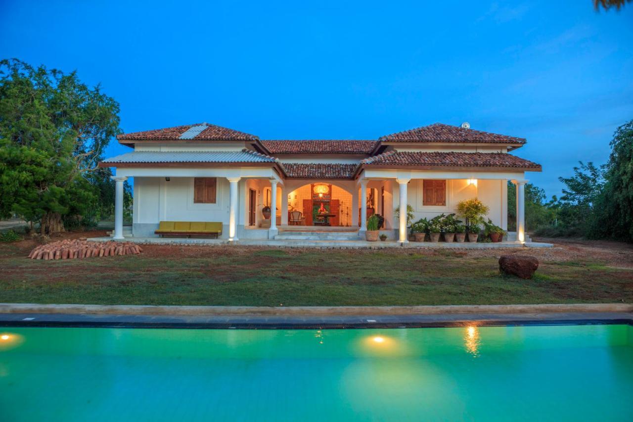 Treasure Rock Bed & Breakfast Kirinda  Exterior foto